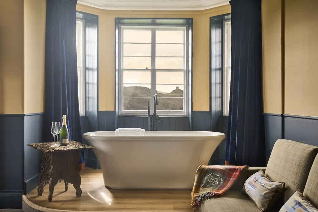 TON featureroom rolltopbath