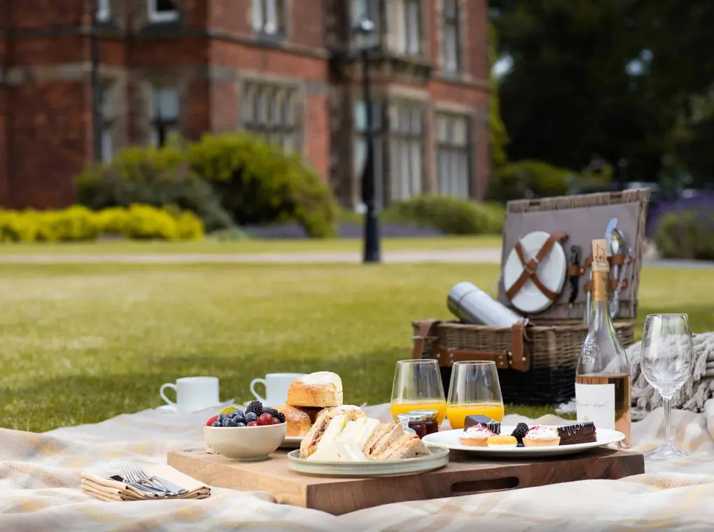 POB ROCKLIFFE DINING Rockliffe Hall picnic 2