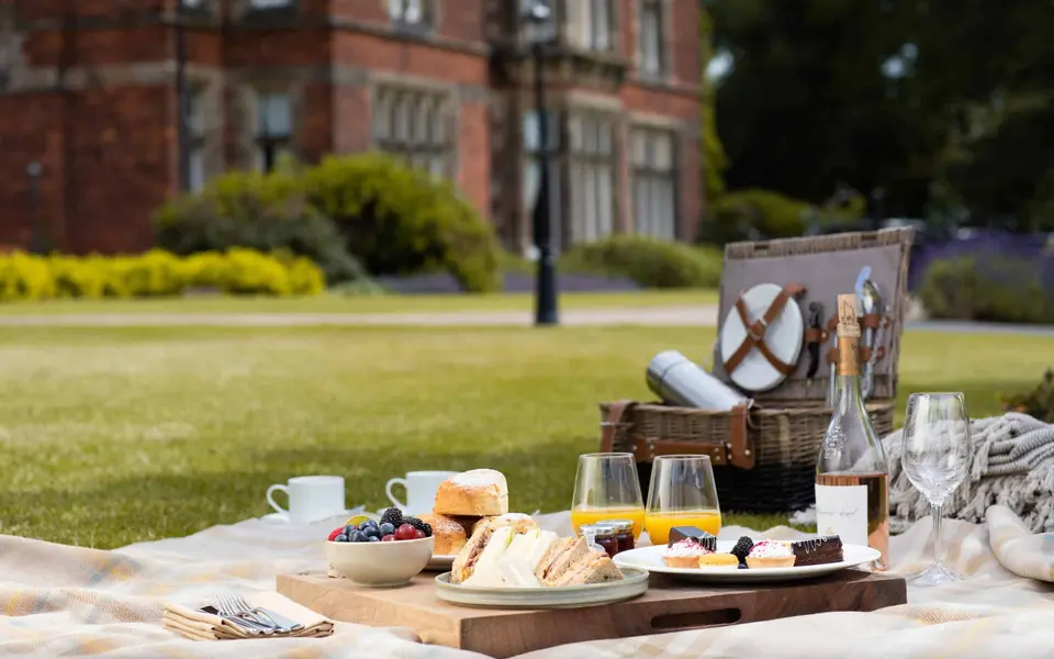 POB ROCKLIFFE DINING Rockliffe Hall picnic 2