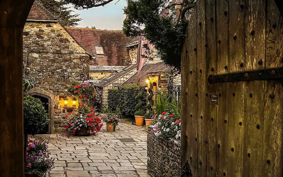 POB THE PRIORY INDEX Courtyard