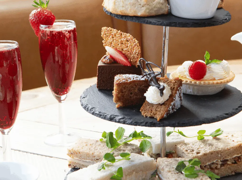 Boat afternoon tea re sized 3