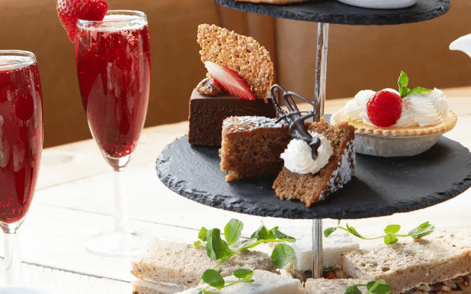 Boat afternoon tea re sized 3